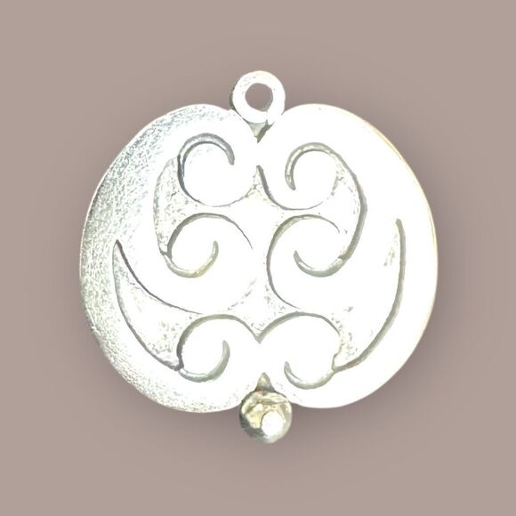 Vintage Silver Oval Pendant with raised swirl designs - Picture 4 of 10